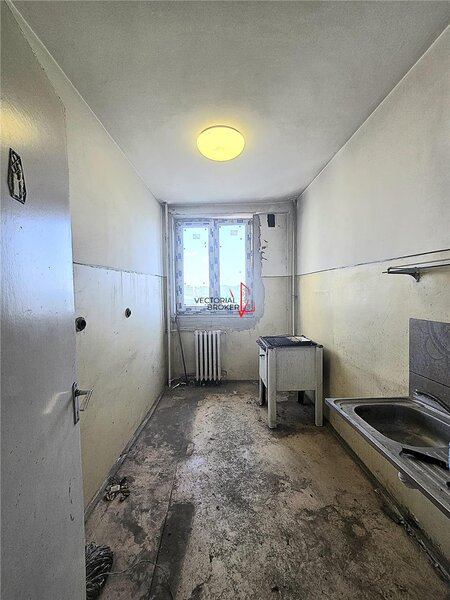 Colentina, McDonalds, apartament et. 6/8, bloc din 78, anvelopat